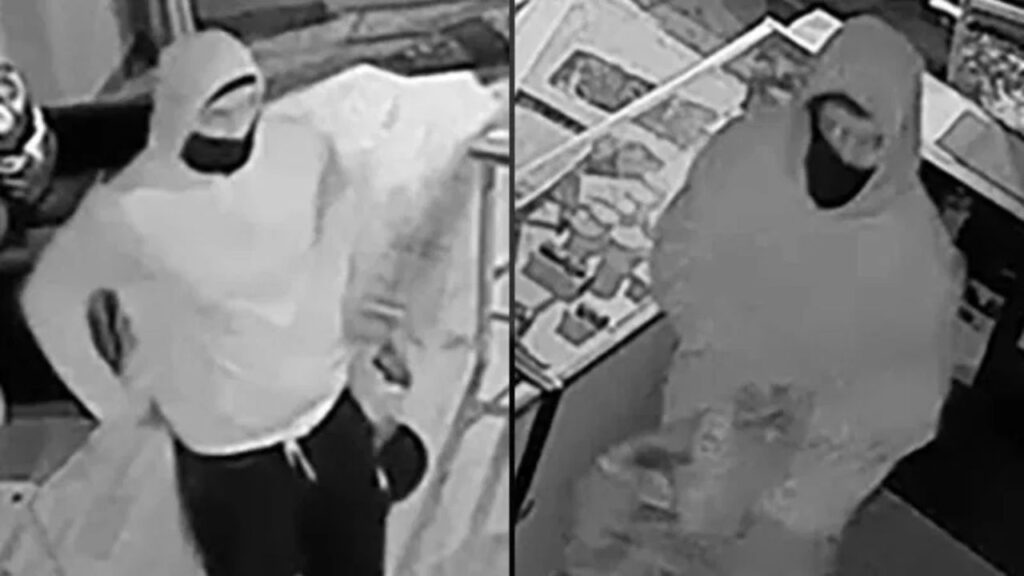 El Paso Police Seek Two Men in Golden Vapor Crash-and-Grab Burglary El Paso Police Seek Two Men in Golden Vapor Crash-and-Grab Burglary