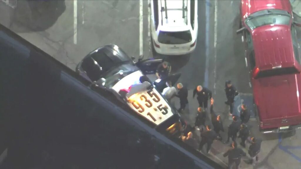 LAPD Pursuit Ends in North Hollywood With Arrest of Suspect Wanted in Officer Assault LAPD Pursuit Ends in North Hollywood With Arrest of Suspect Wanted in Officer Assault