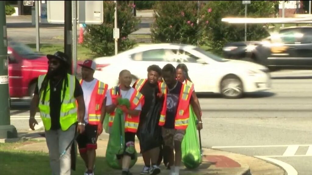 South Fulton Volunteers Clean Old National Highway as Community Leaders Push for a Stronger Corridor