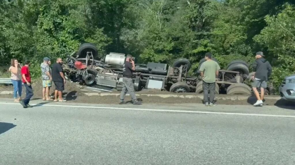 Truck Rollover Causes Delays on I-95 South in Warwick Truck Rollover Causes Delays on I-95 South in Warwick