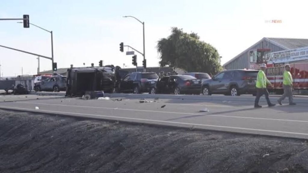 2 Dead, Several Injured After Multi-Vehicle Crash in Oxnard 2 Dead, Several Injured After Multi-Vehicle Crash in Oxnard