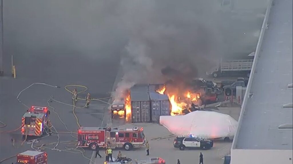 3 Dead After Helicopter Crashes in Chatsworth Near Deadly Metro Bus Crash 3 Dead After Helicopter Crashes in Chatsworth Near Deadly Metro Bus Crash