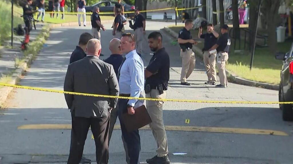 3 Teens Shot Near Lawrence High School; Police Search for Suspect 3 Teens Shot Near Lawrence High School; Police Search for Suspect