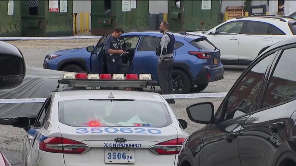 59-Year-Old Man Found Dead With Stab Wound in Ozone Park Parking Lot 59-Year-Old Man Found Dead With Stab Wound in Ozone Park Parking Lot