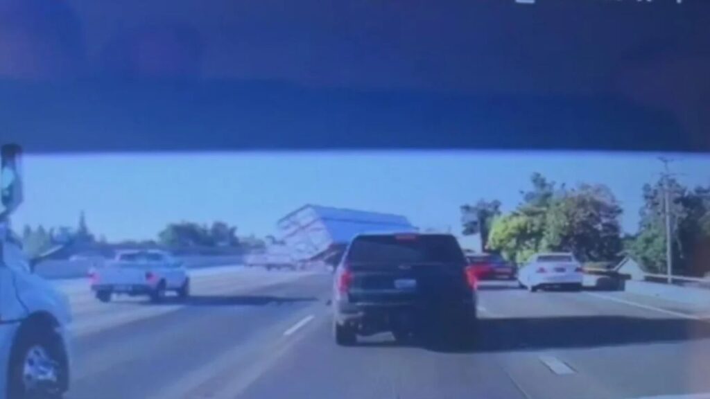 Eight-Vehicle Crash With Overturned Big Rig Causes Major Delays on Northbound I-5 in Stockton Eight-Vehicle Crash With Overturned Big Rig Causes Major Delays on Northbound I-5 in Stockton