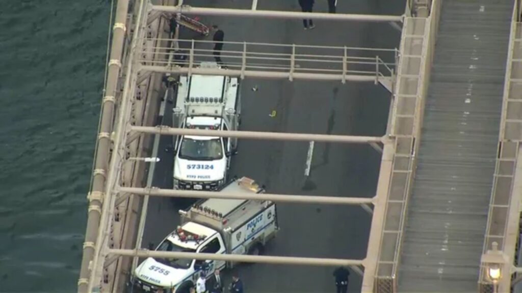 NYPD Fatally Shoots Knife-Wielding Man on Brooklyn Bridge After Hourlong Standoff NYPD Fatally Shoots Knife-Wielding Man on Brooklyn Bridge After Hourlong Standoff