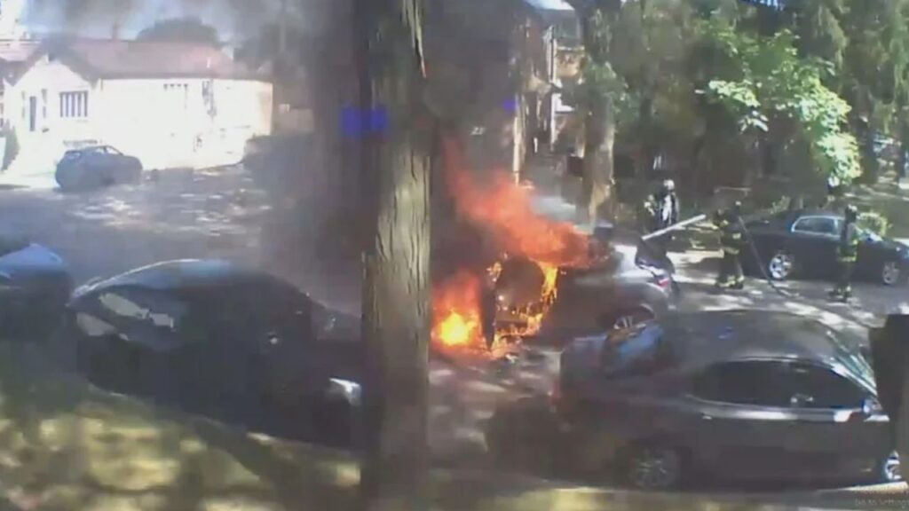 Woman Rescues Elderly Driver From Burning Car in Chicago’s Dunning Neighborhood Woman Rescues Elderly Driver From Burning Car in Chicago’s Dunning Neighborhood