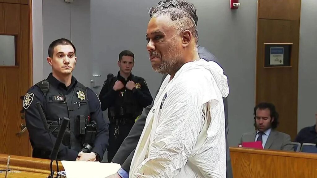 Mother and 2-Year-Old Girl Stabbed at Providence Bus Stop; Suspect Held on $200K Bail Mother and 2-Year-Old Girl Stabbed at Providence Bus Stop; Suspect Held on $200K Bail