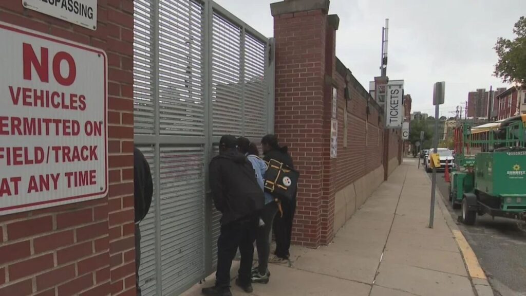 Pittsburgh High School Football Games Continue With Tighter Security After Triple Shooting Pittsburgh High School Football Games Continue With Tighter Security After Triple Shooting